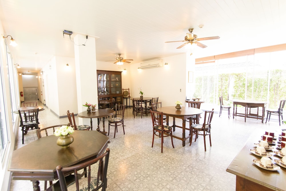 SSIP Boutique Dhevej Bangkok 35/50