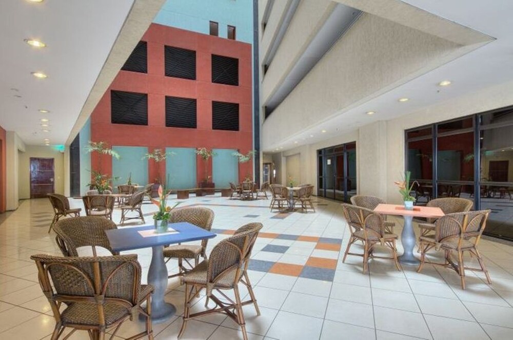 Iate Plaza Hotel 46/50