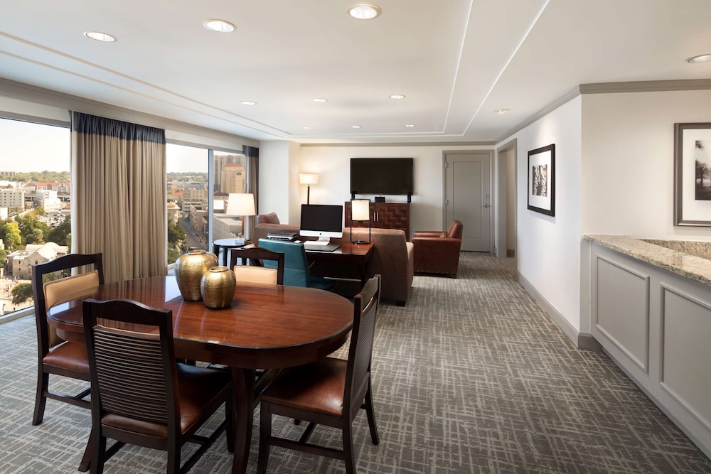 Hyatt Regency San Antonio Riverwalk 66/83