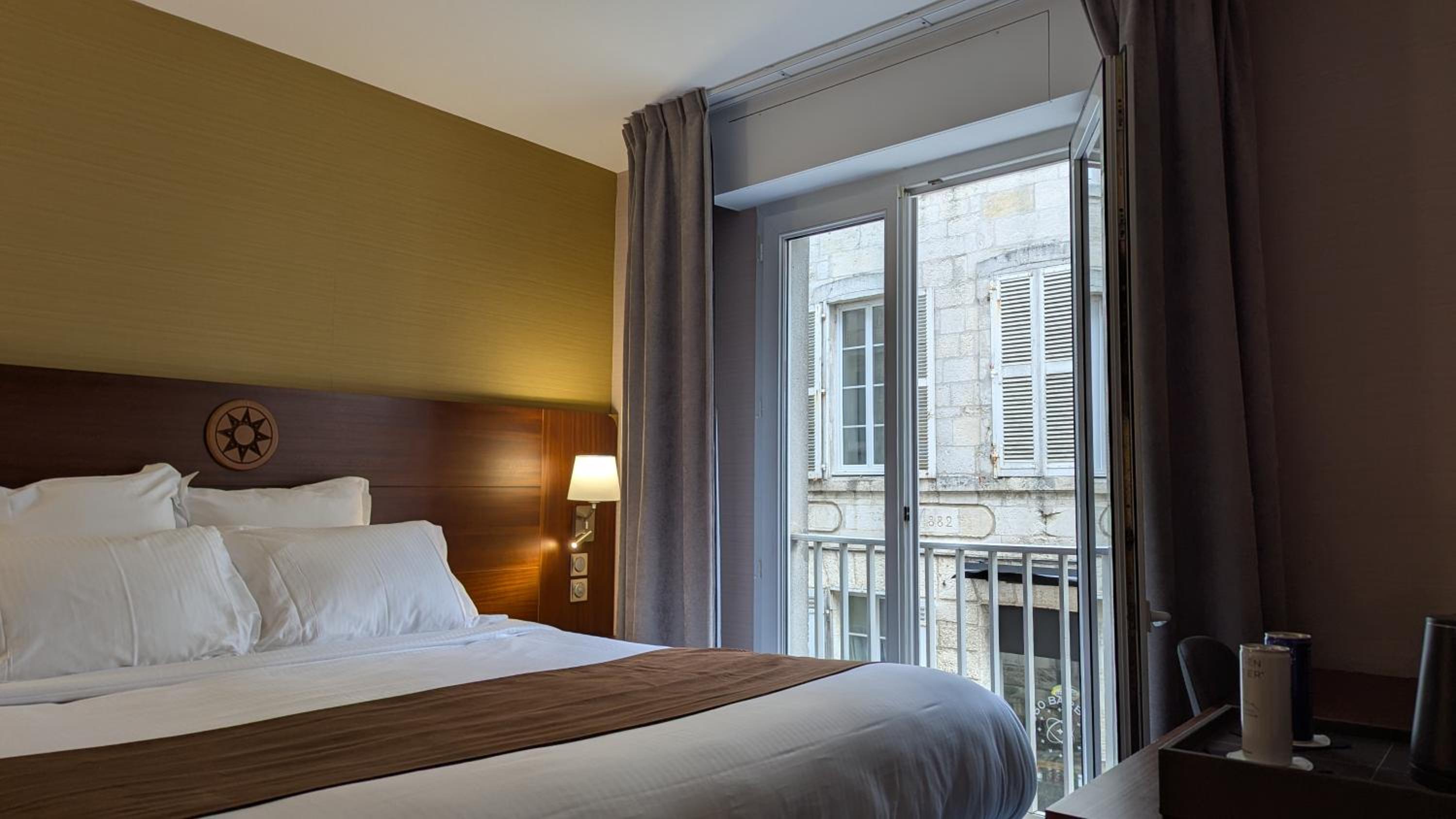 Select, Double Bed, Street View