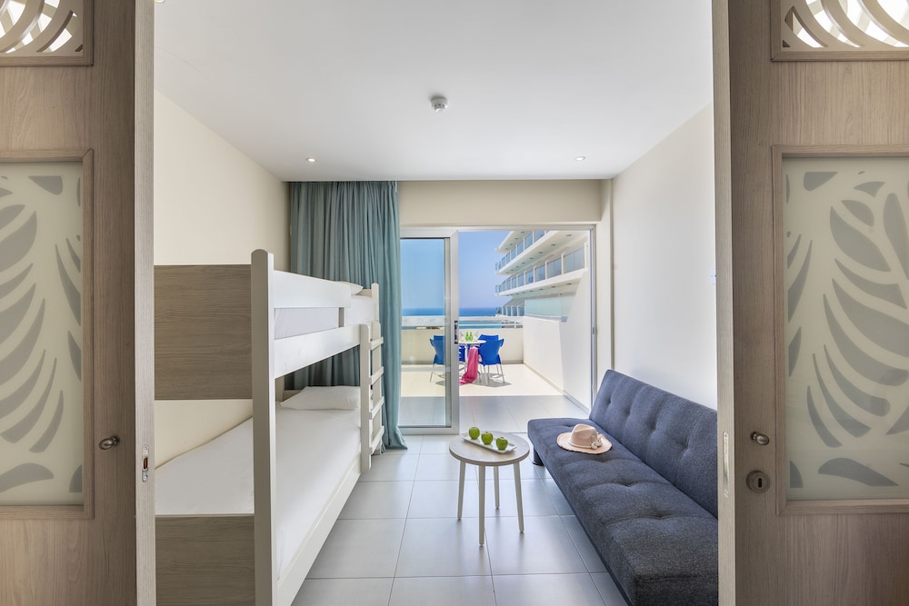 TOFINIS HOTEL 34/54