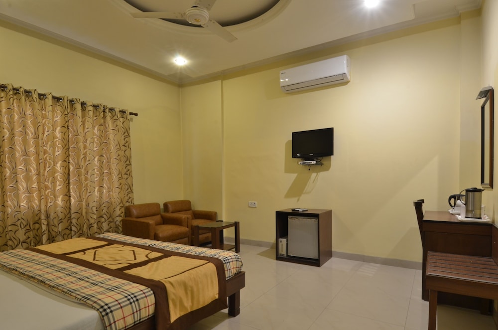 Hotel Sarovar Regency 17/27