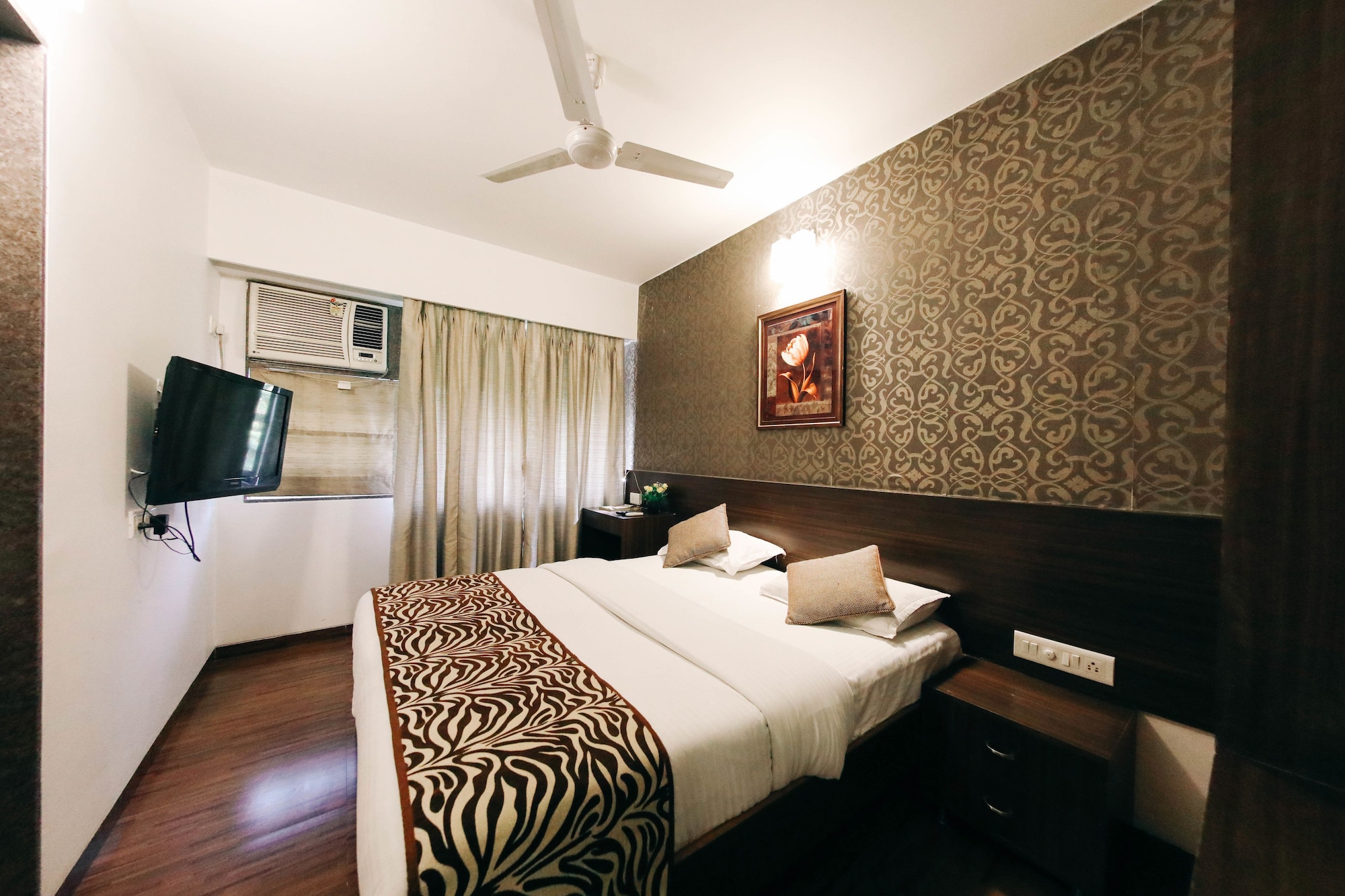 غرفة تنفيذية بسرير كوين بغرفة نوم واحدة، HOTEL MAHARANA INN 4/8