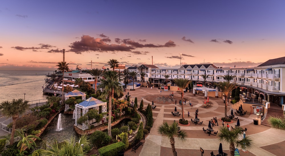 Kemah Boardwalk Inn 43/50