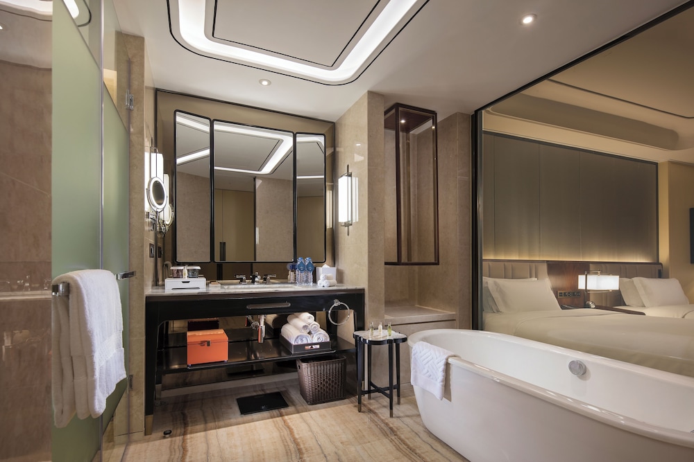 غرفة ديلوكس بسريرين منفصلين بإطلالة، Hilton Fuzhou 4/7