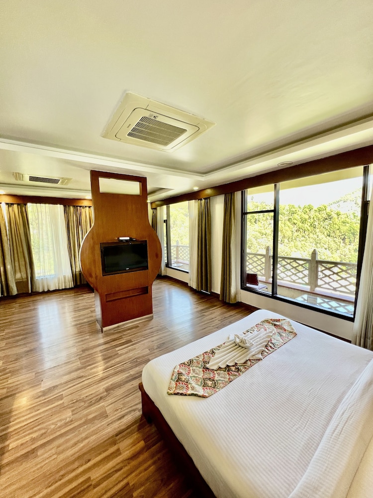 Aamod Resort