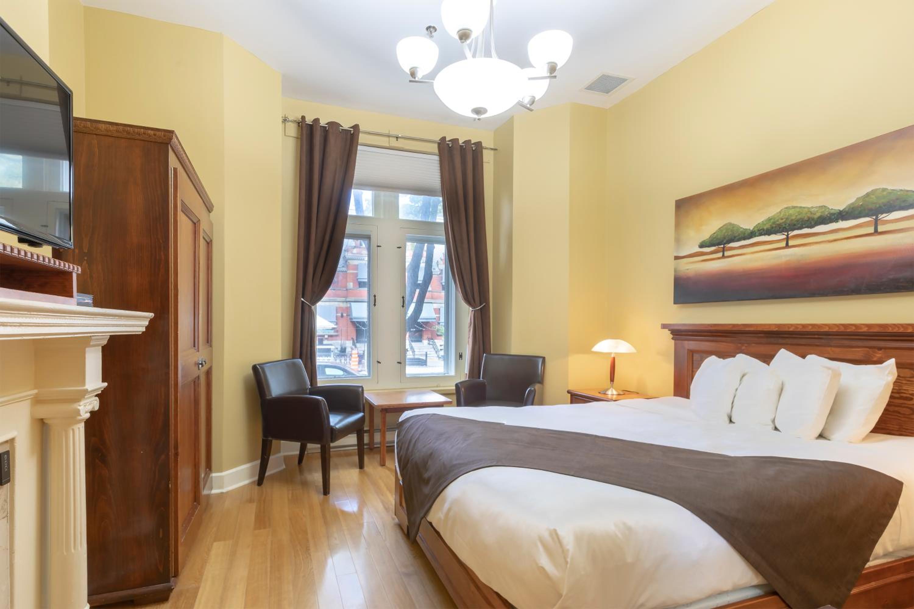 Standard, Queen Bed