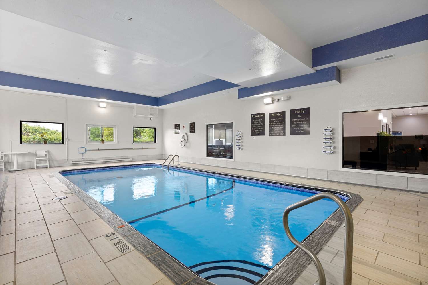 Comfort Inn & Suites Hazelwood - St. Louis 16/21