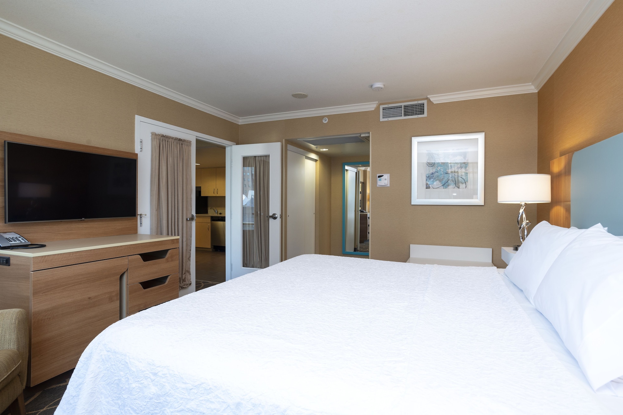 1 BEDROOM, SUITE, KING BED