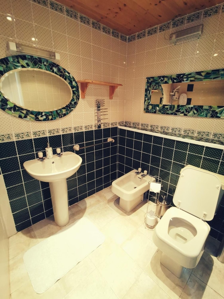 Victoria Hotel 43/47