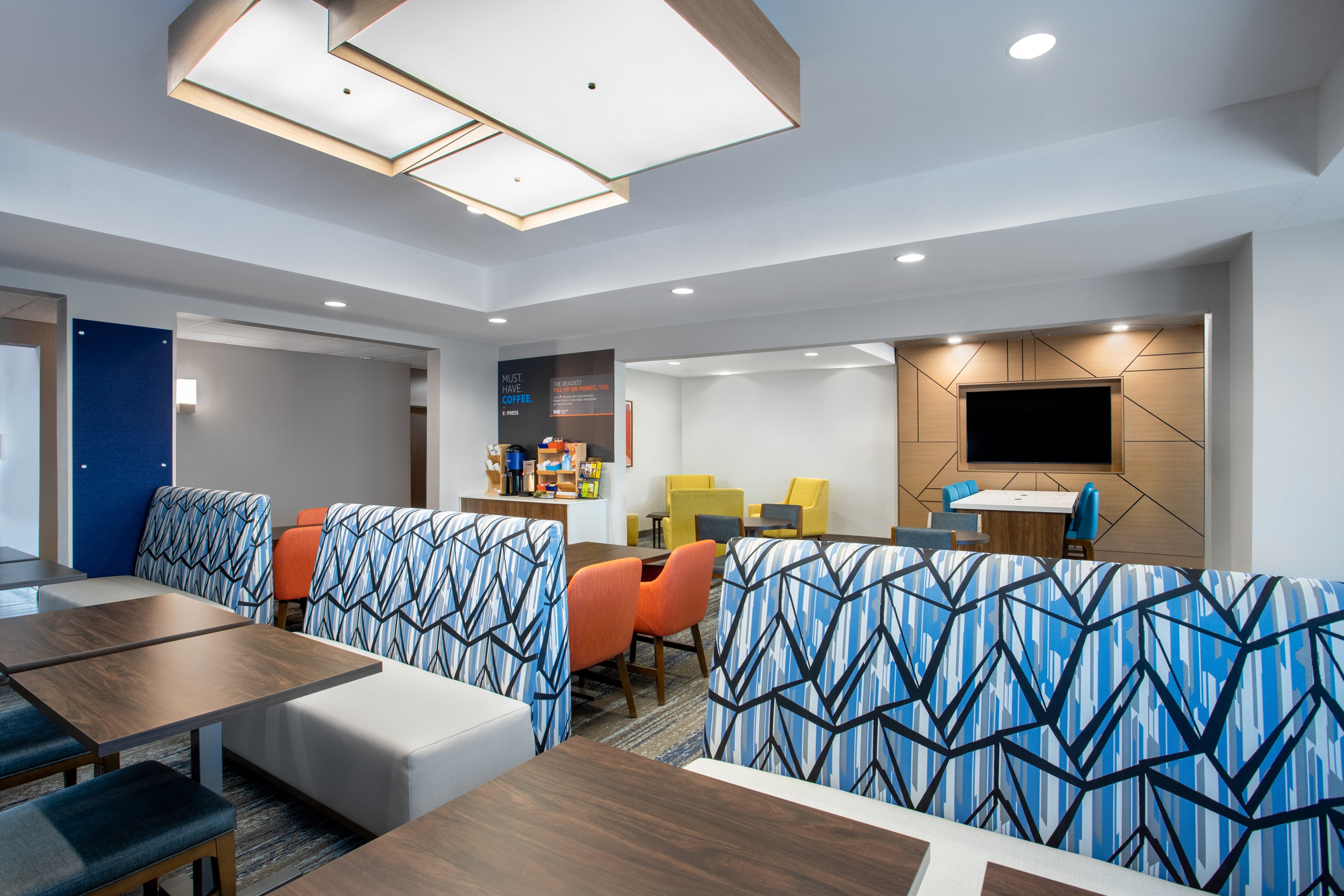 Holiday Inn Express Hotel Suites Clinton 32/50