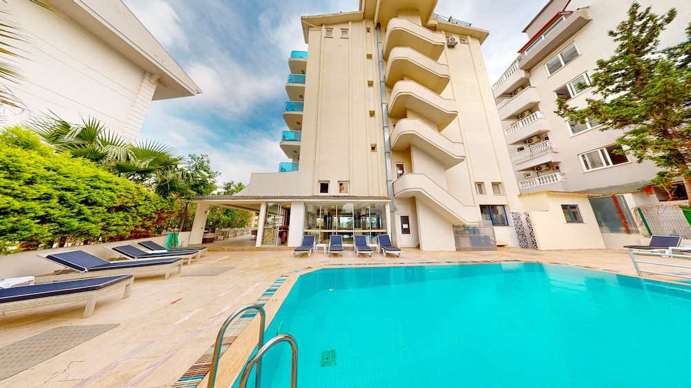 MODA BEACH HOTEL 7/57