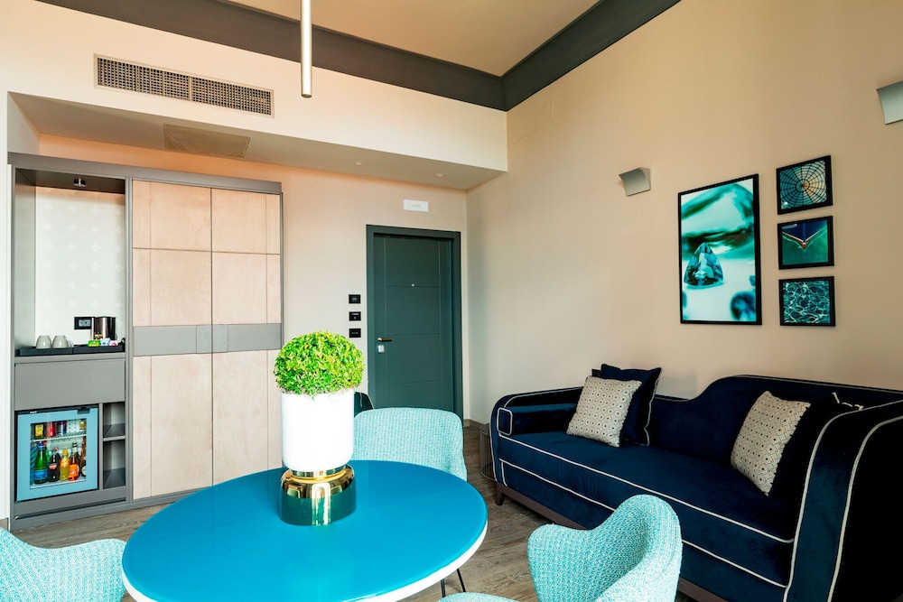 Amadomus Luxury Suites 32/46