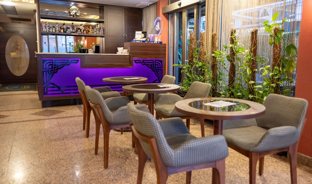 Golden Siyav Hotel 57/75