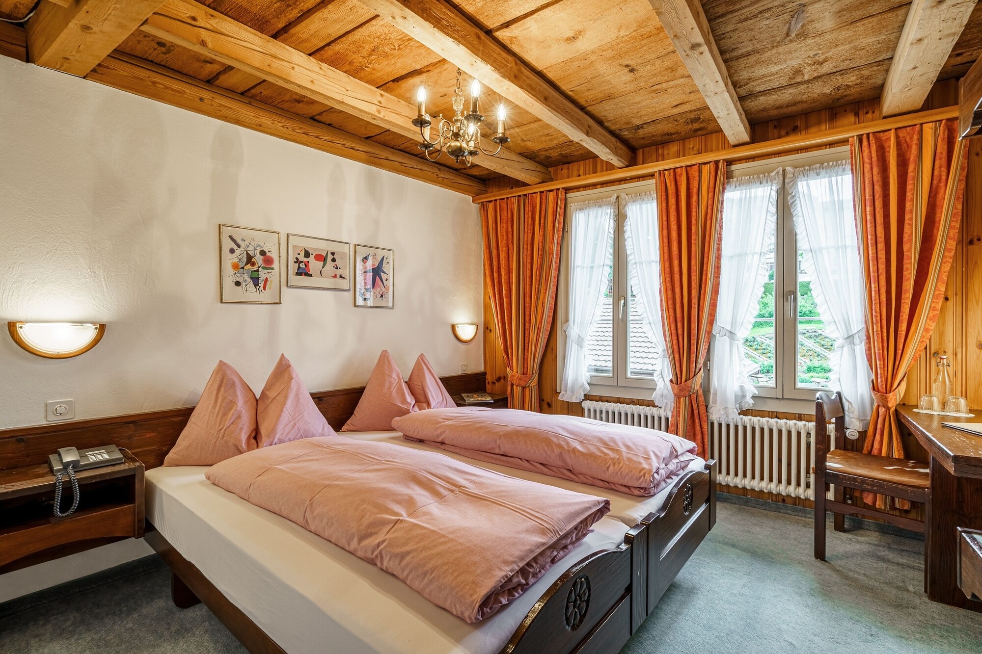 Standard, Chalet, Twin Beds