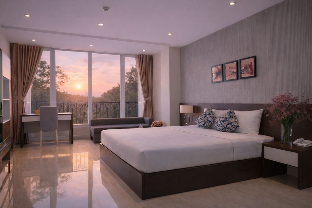 Golden Queen Aparthotel 12/63