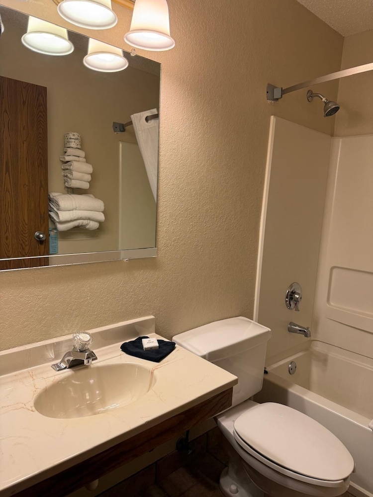 Americas Best Value Inn and Suites-Cassville/Roaring River 41/42
