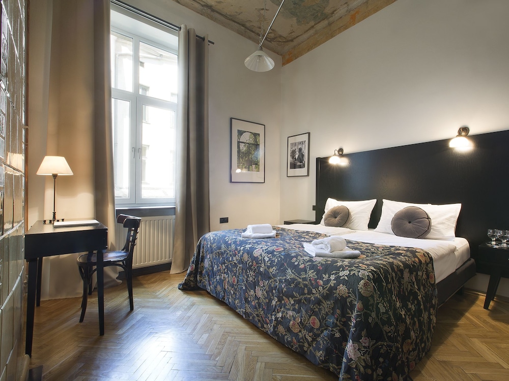 Antique Apartments Old Town 14/79