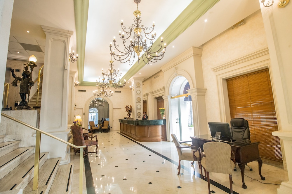 Hotel Plaza de Oro 3/43
