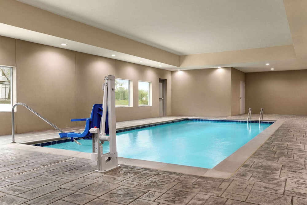 La Quinta Inn & Suites by Wyndham Austin South 38/53