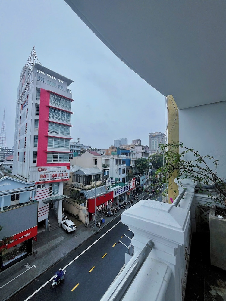 Jade Hotel 54/62