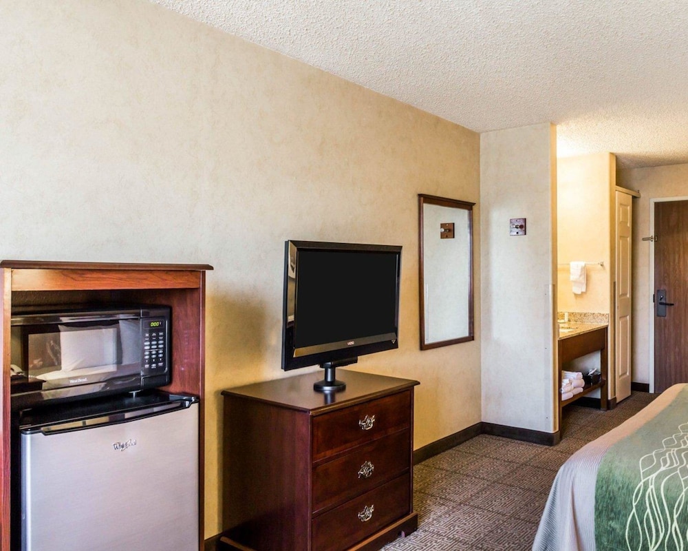 Quality Inn Denver Northeast Brighton 24/29