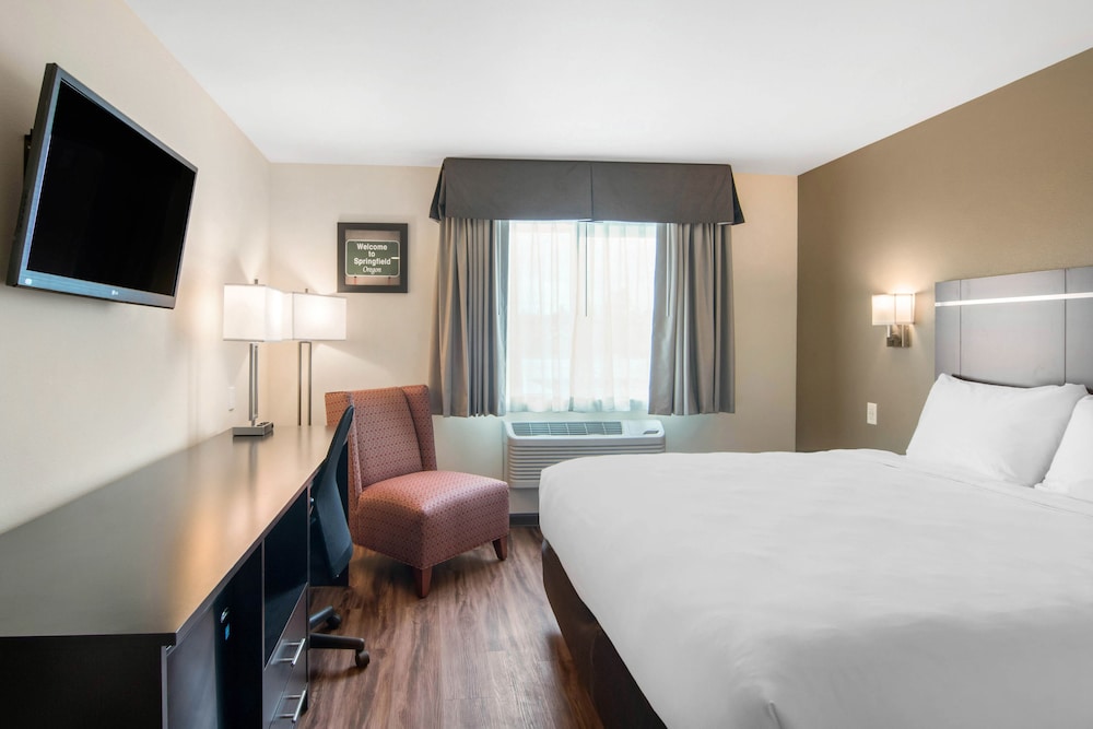 Econo Lodge Inn & Suites Springfield Main Street 25/63