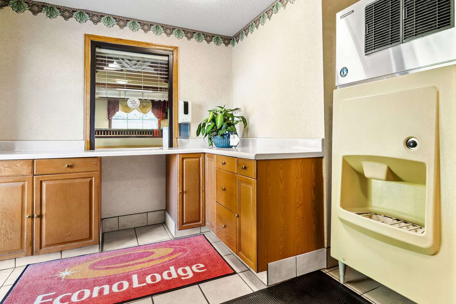 Econo Lodge Russellville, KY 8/24