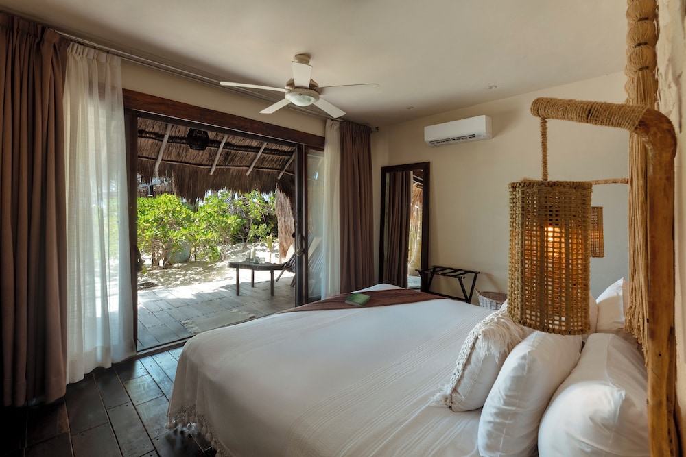 Suite, King Bed, Beach Front