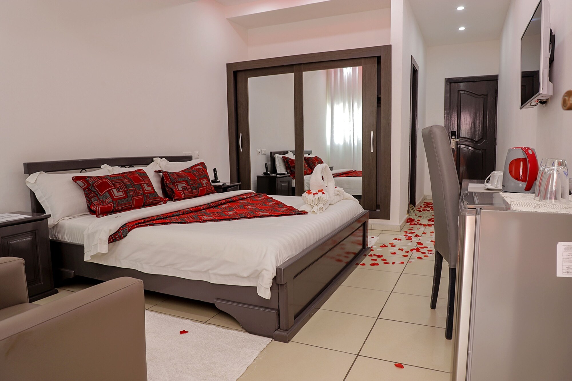 SUPERIOR, KING BED, BALCONY
