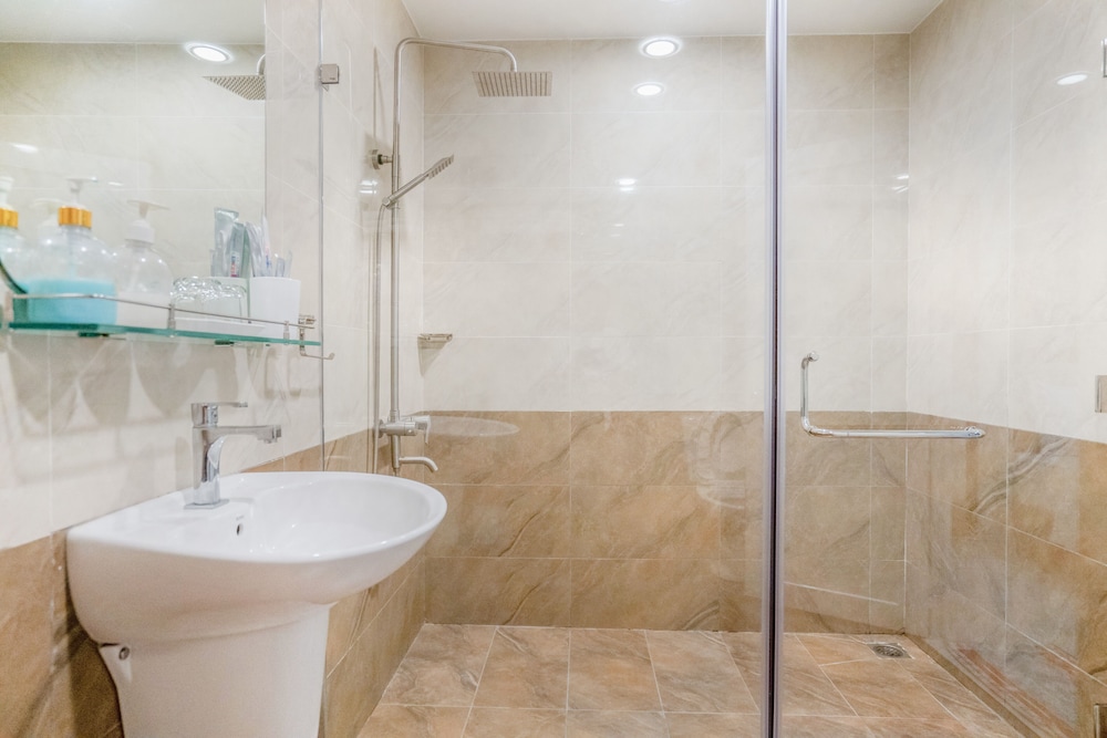 C'Lavie Hotel - Saigon Airport Hotel 43/50