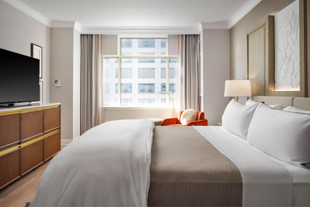 1 Bedroom, Governor, Suite, King Bed, Sofa, Top Floor