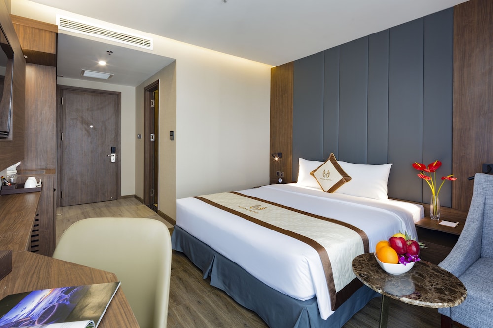 Deluxe, Queen Bed, Sea View
