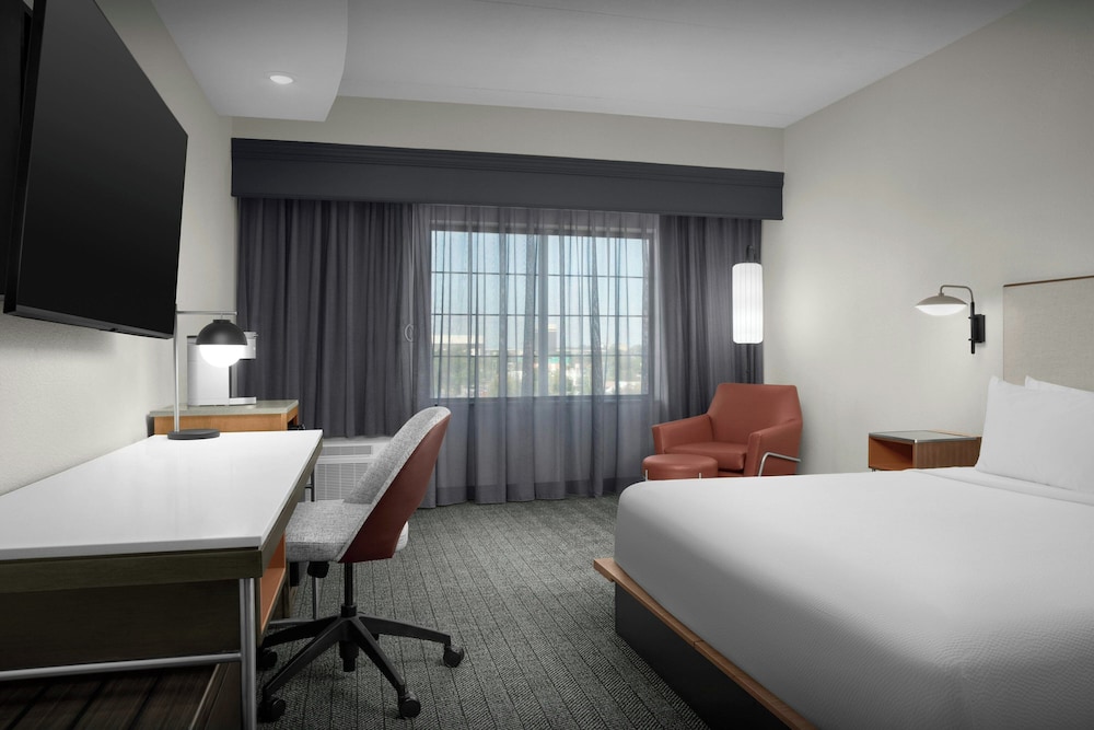 ROOM, KING BED, SOFA