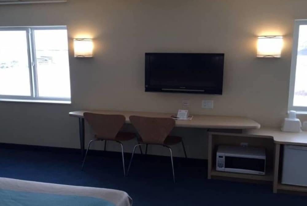 Super 8 by Wyndham Estevan 35/47