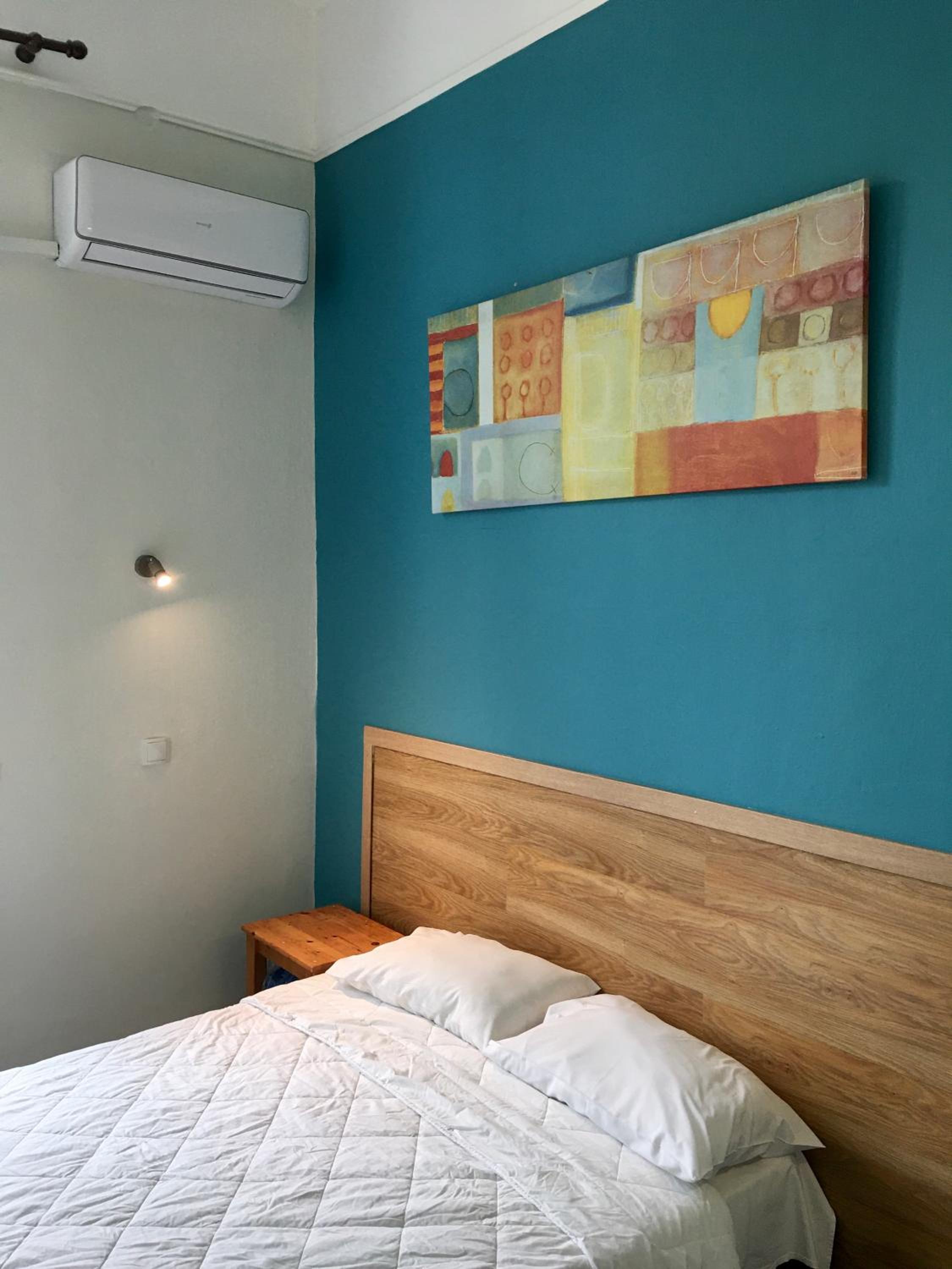 Room, Single, Shared Bathroom