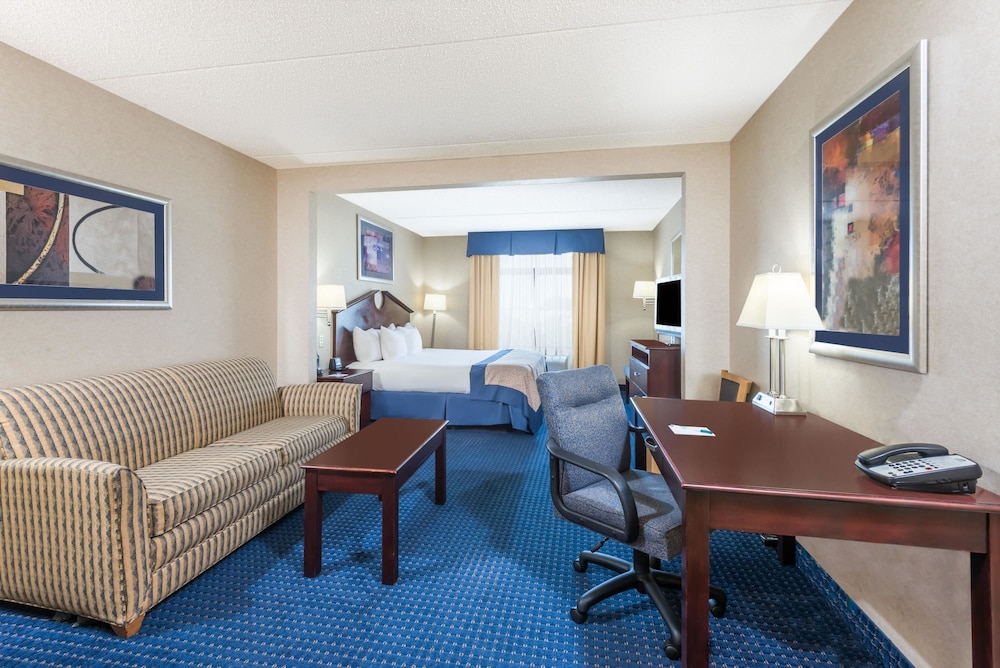 Wingate by Wyndham Erie 33/53