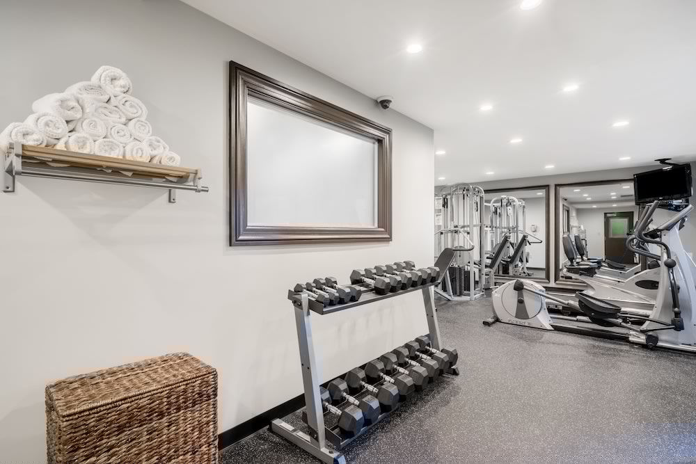 Staybridge Suites Wilmington Newark 24/44