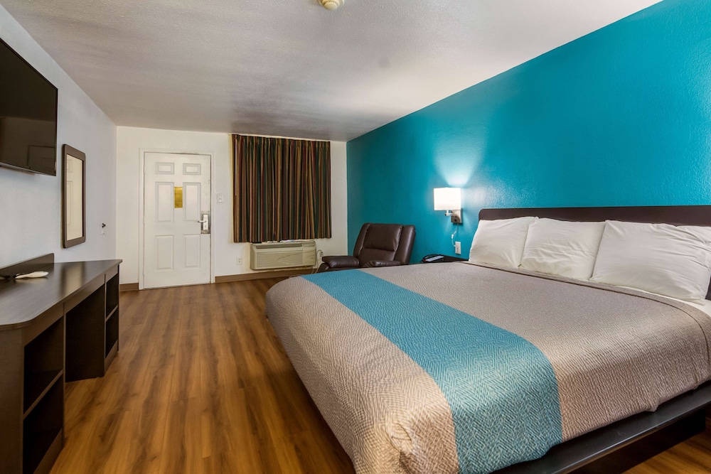 Deluxe, King Bed, Kitchenette