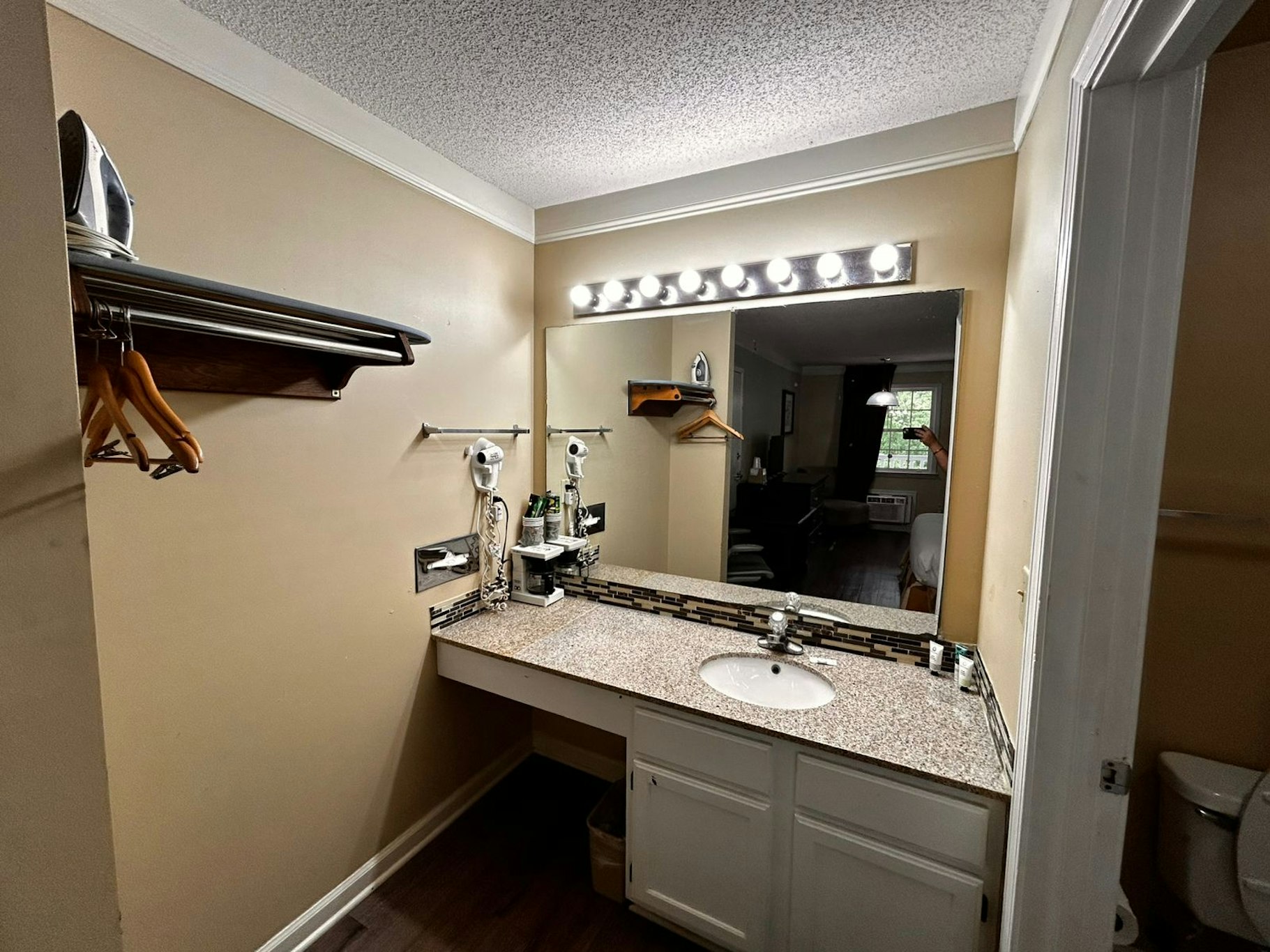 Plantation Oaks Suites & Inn Millington 32/36