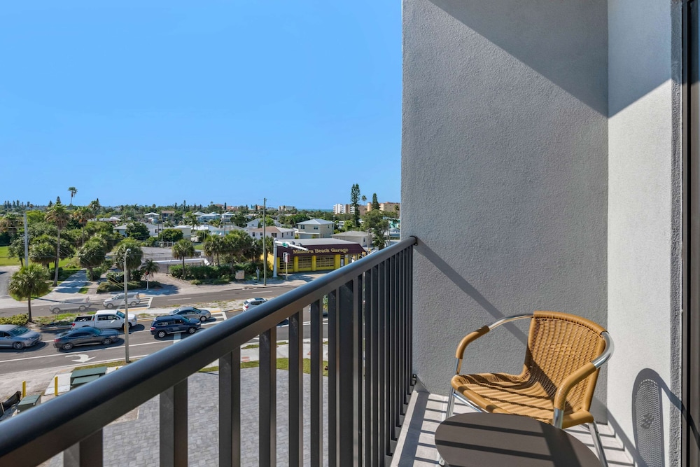 Cambria Hotel St Petersburg Madeira Beach Marina 5/58