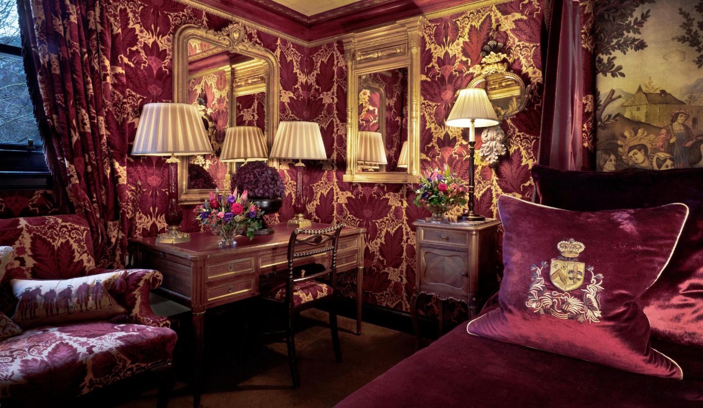 WINSTON CHURCHILL, SUITE