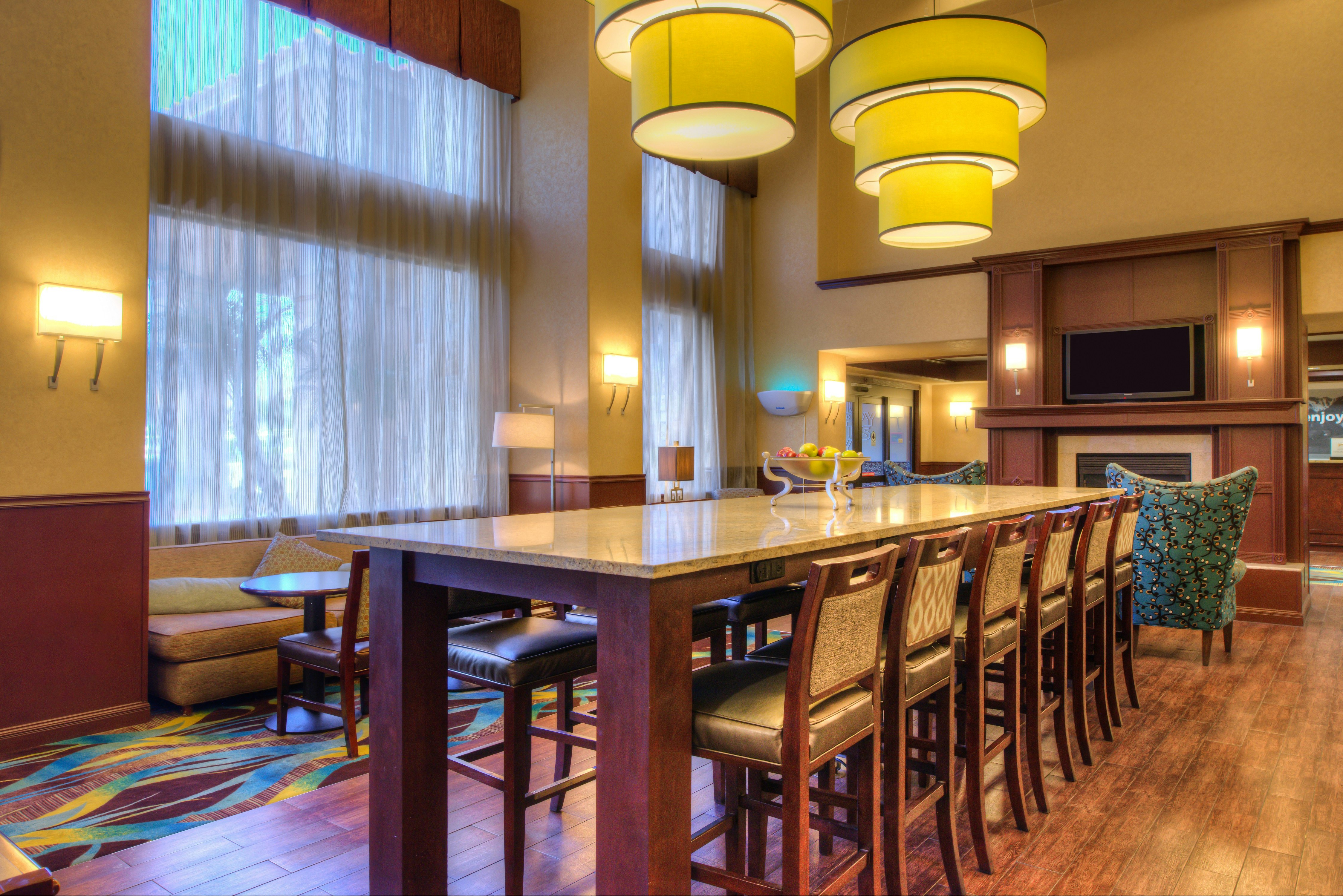 Hampton Inn Suites Ontario 35/60