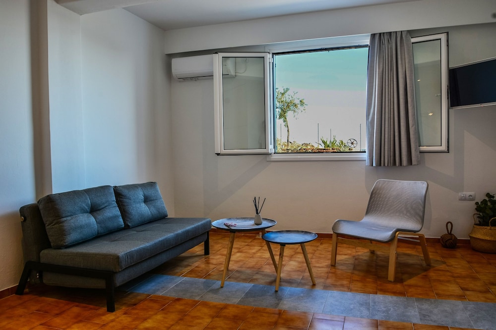 Pharos Apartments 21/38