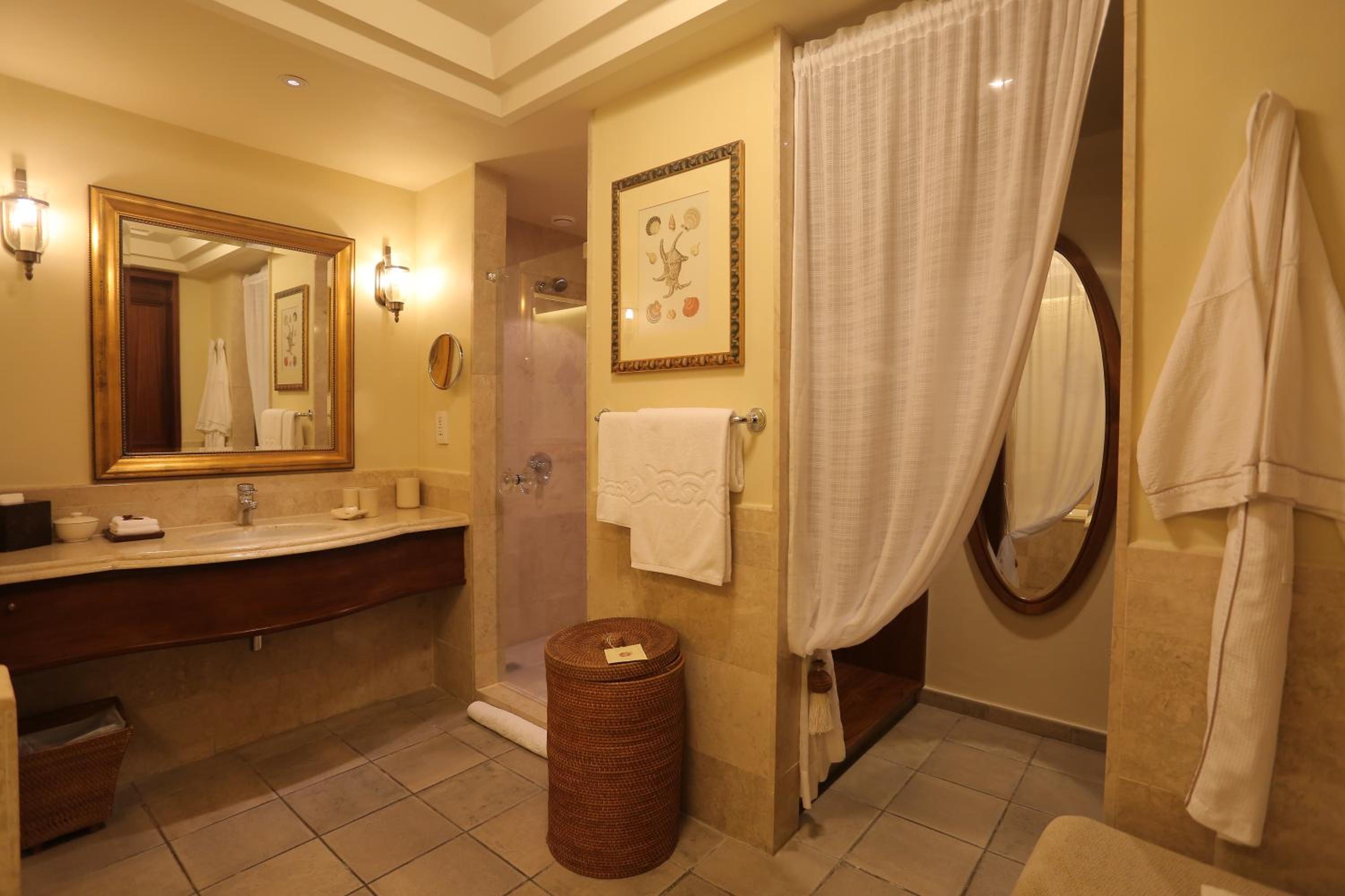 Colonial, 1 Double and 1 Single Bed, Partial Ocean View