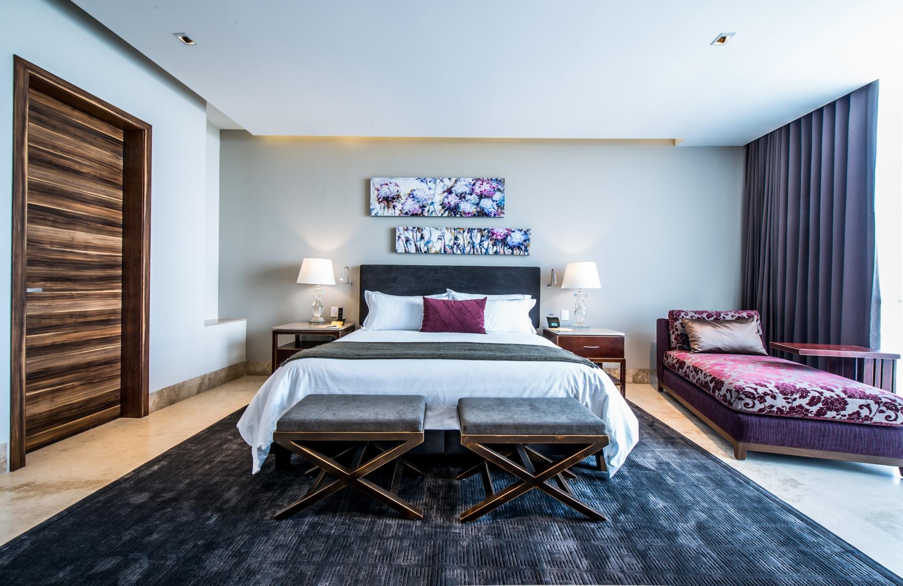 Deluxe, Suite, Street View
