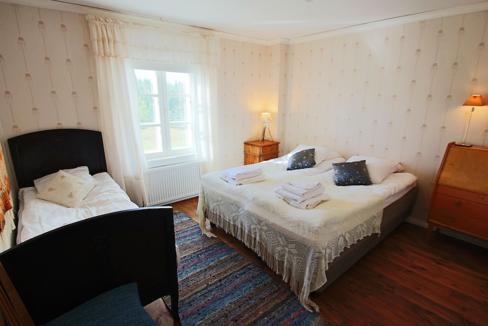 HOTELLI TAIVAANVALKEAT 9/50