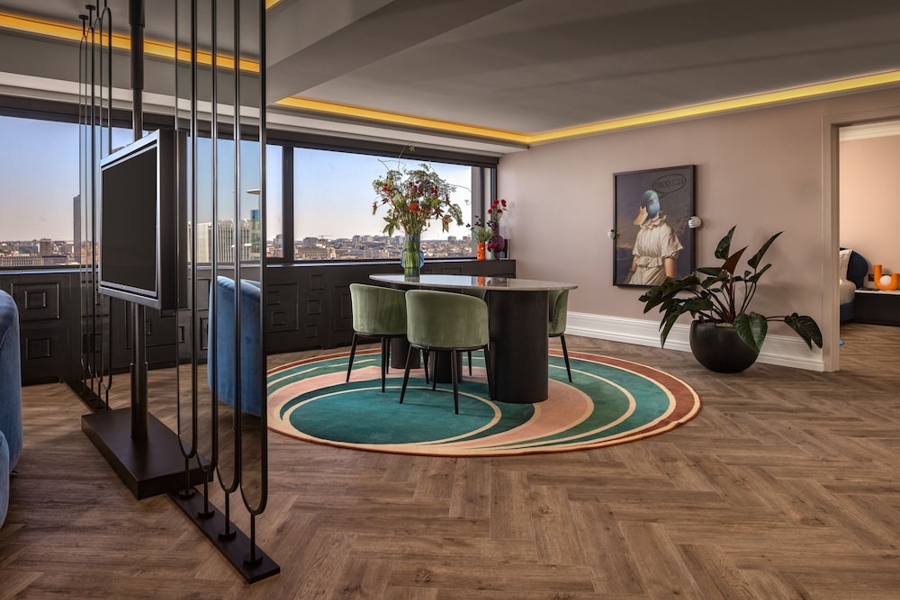 Cardo Brussels, Autograph Collection 27/48