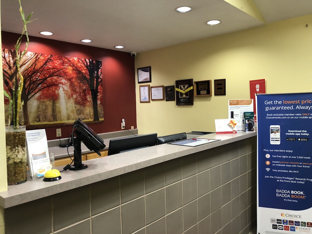 Econo Lodge Marion I-81 12/36