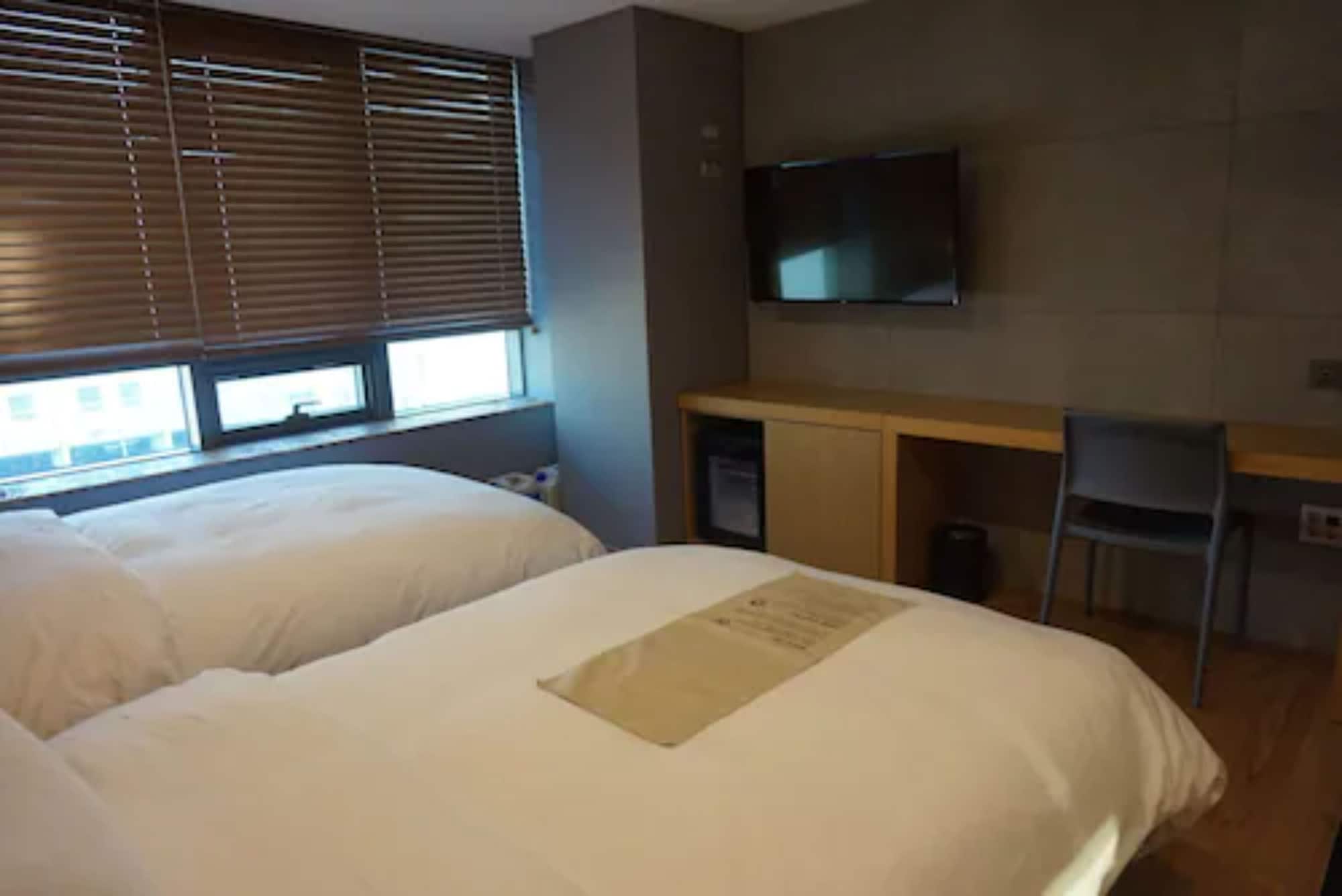 غرفة قياسية بسريرين منفصلين، Hotel TT Seomyeon 2/4